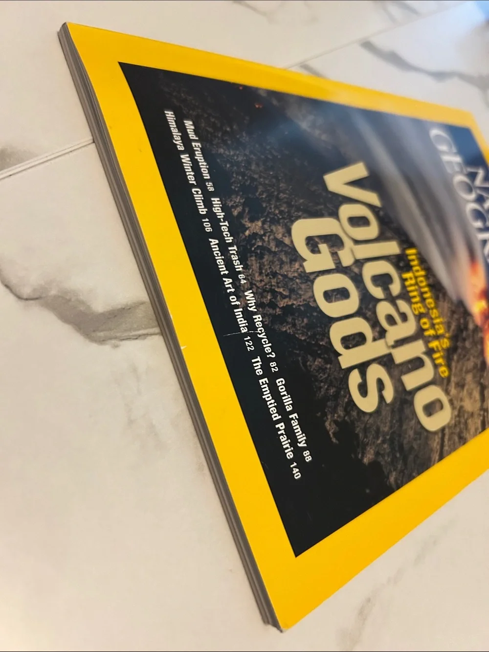 Vintage 01/2008 - National Geographic - Volcano gods - Volume 213 - No. 1